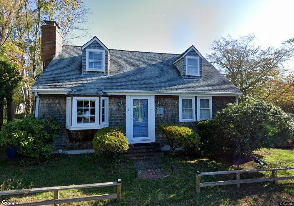 19 Look St, Vineyard Haven, MA 02568 - photo 1