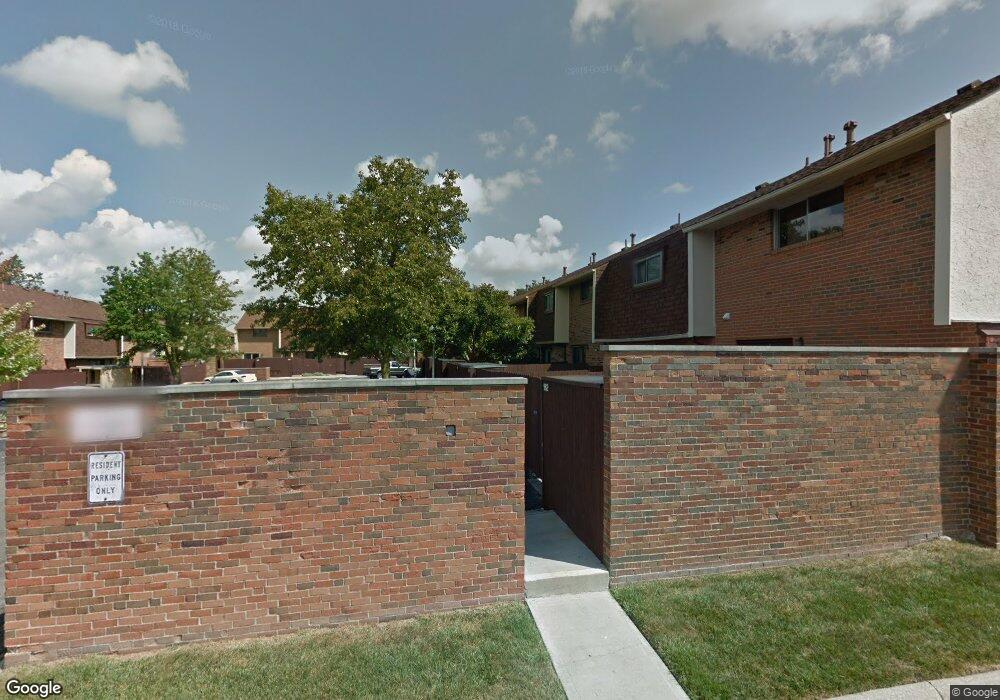 1878 Willoway Cir S, Columbus, OH 43220 - photo 1