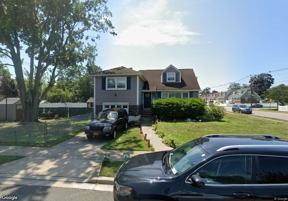 211 Cedar St, Freeport, NY 11520 - photo 1