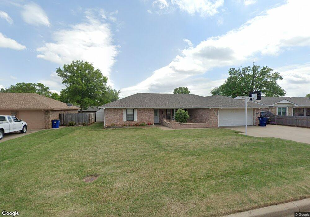1926 Green Briar Cir, Duncan, OK 73533 - photo 1