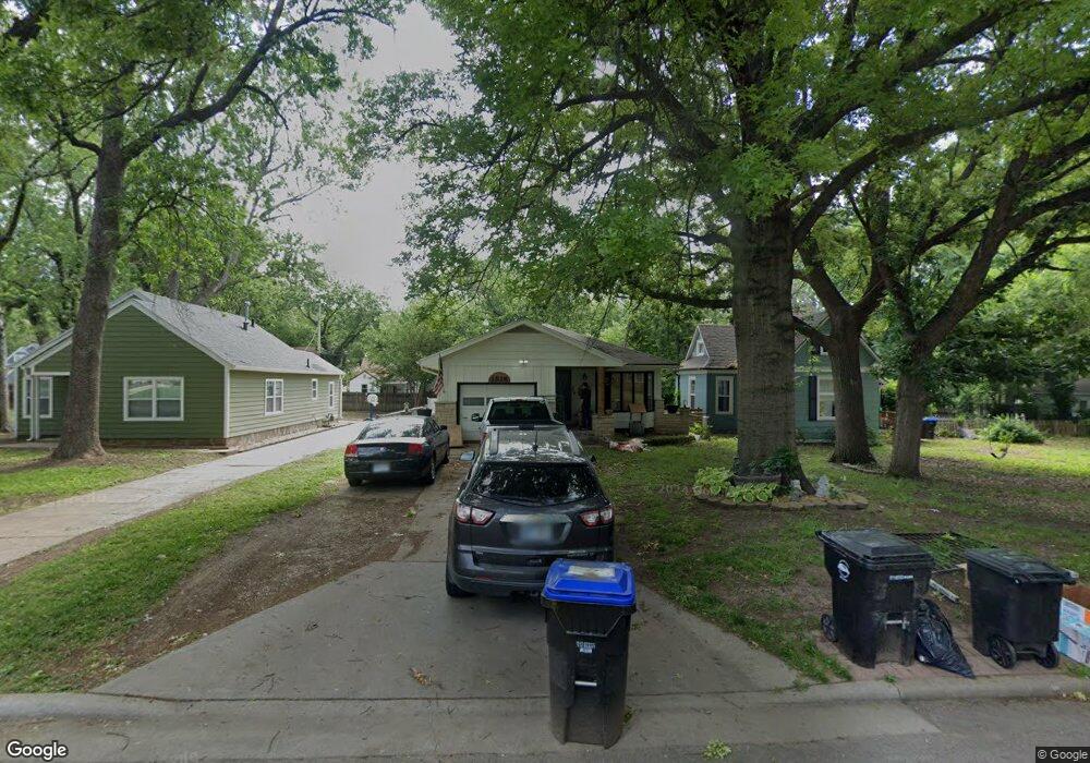 1816 SW Randolph Ave, Topeka, KS 66604 - photo 1