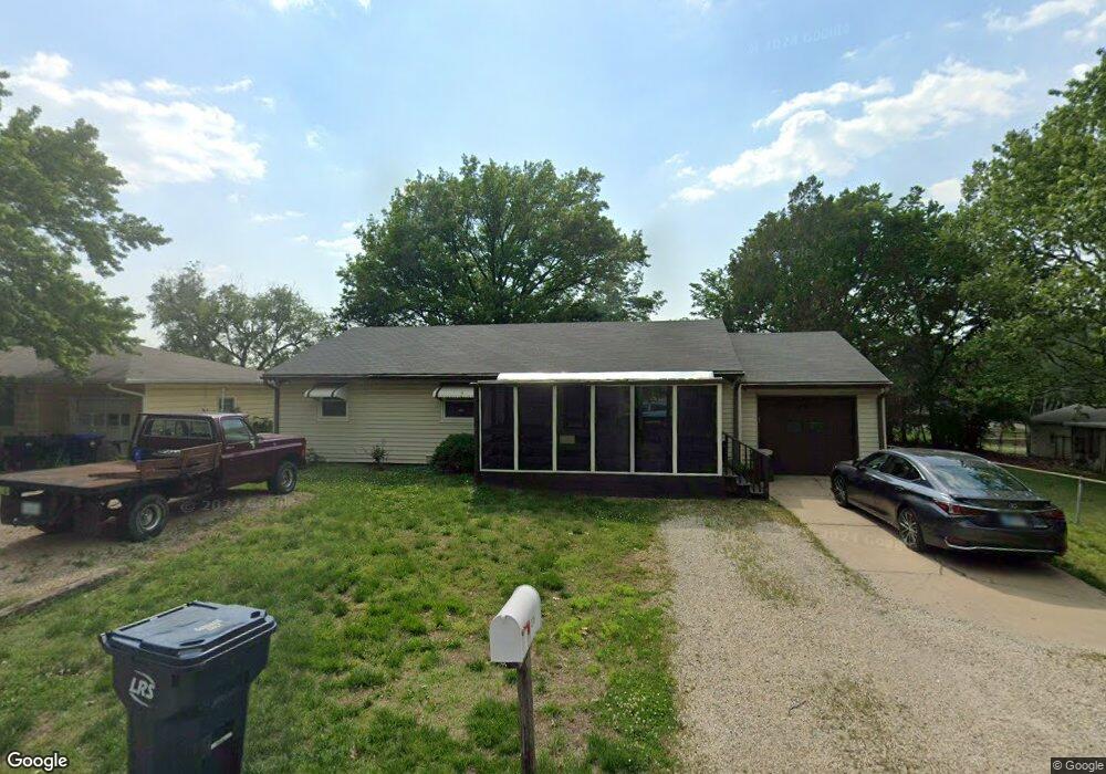 2715 SE Jefferson St, Topeka, KS 66605 - photo 1