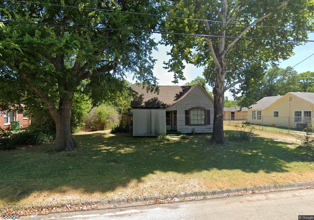 1402 E Tennie St, Gainesville, TX 76240 - photo 1