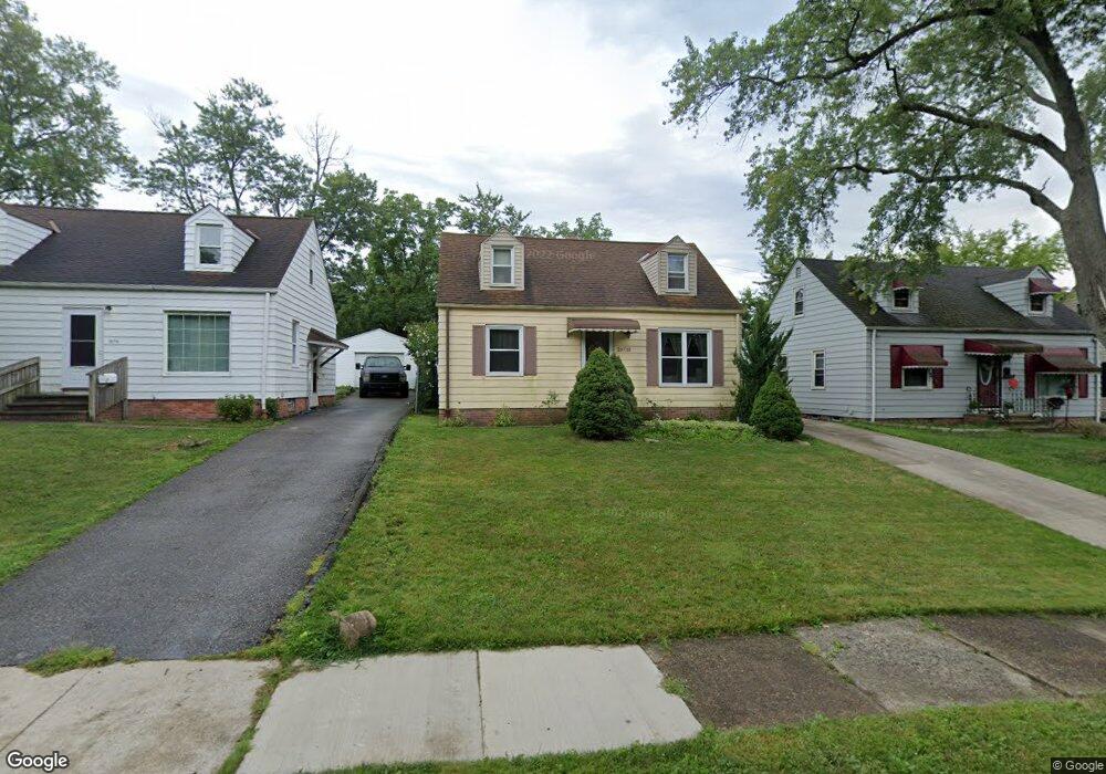 20710 Hansen Rd, Maple Heights, OH 44137 - photo 1