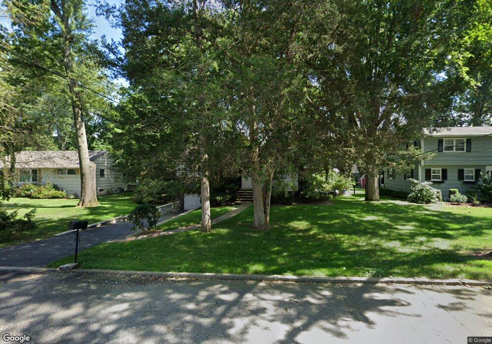 984 Crystal Lake Terrace, Franklin Lakes, NJ 07417 - photo 1