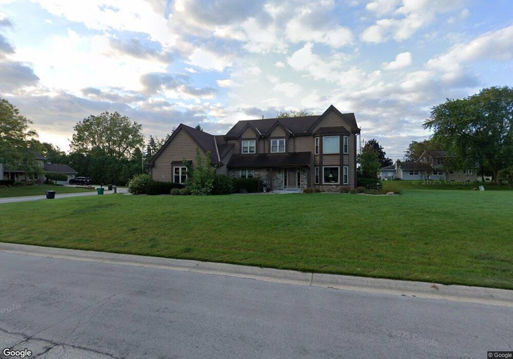 N73W15903 Alpine Ln, Menomonee Falls, WI 53051 - photo 1