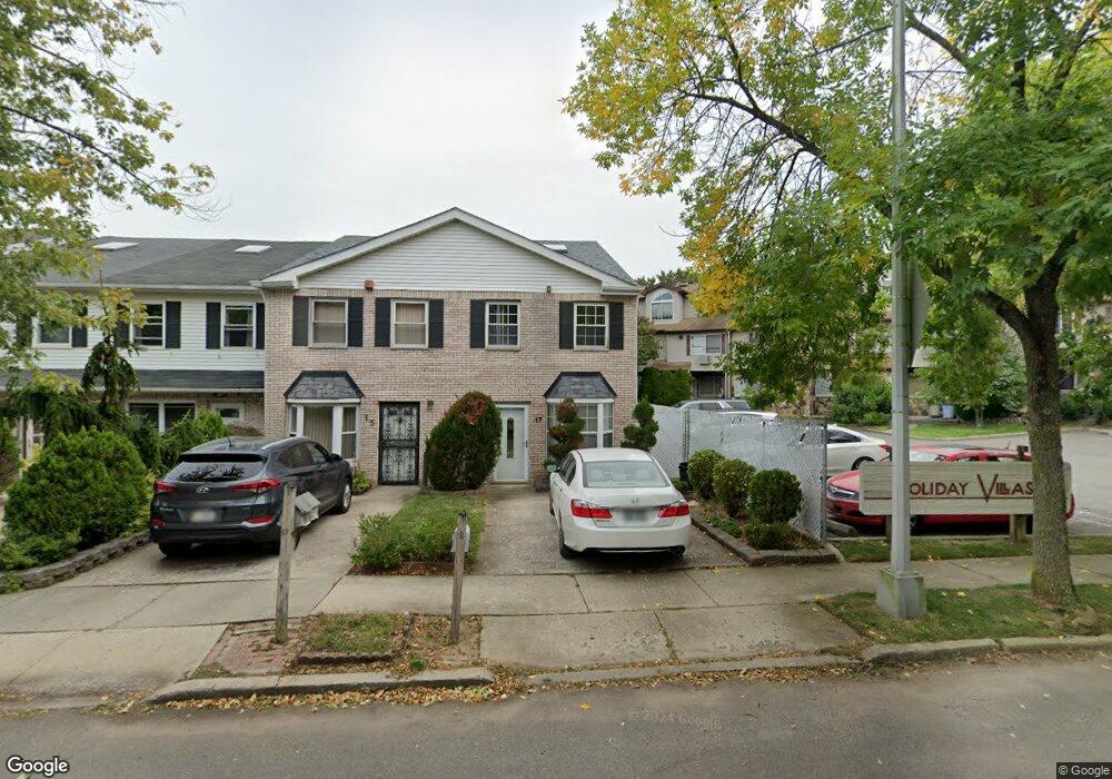 17 Croft Ct, Staten Island, NY 10306 - photo 1
