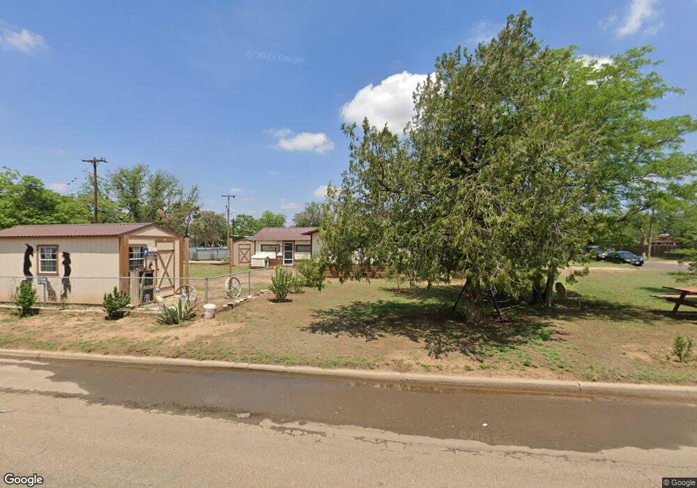 201 Yonkers St, Plainview, TX 79072 - photo 1