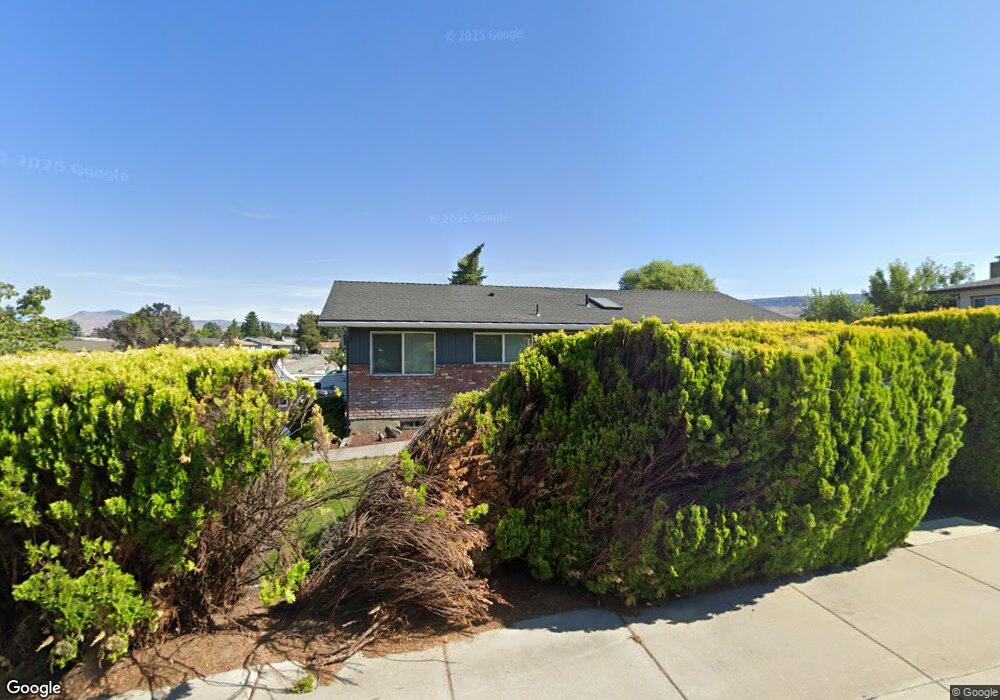 1121 4th St SE, East Wenatchee, WA 98802 - photo 1