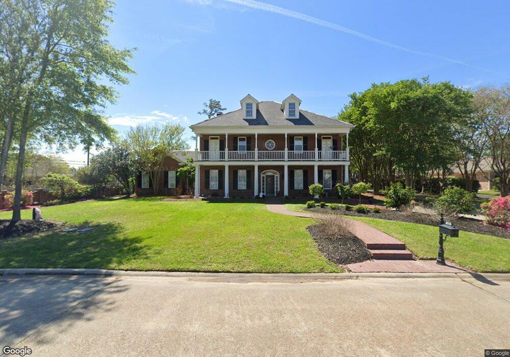 1301 W Dumbarton Dr, Lake Charles, LA 70605 - photo 1