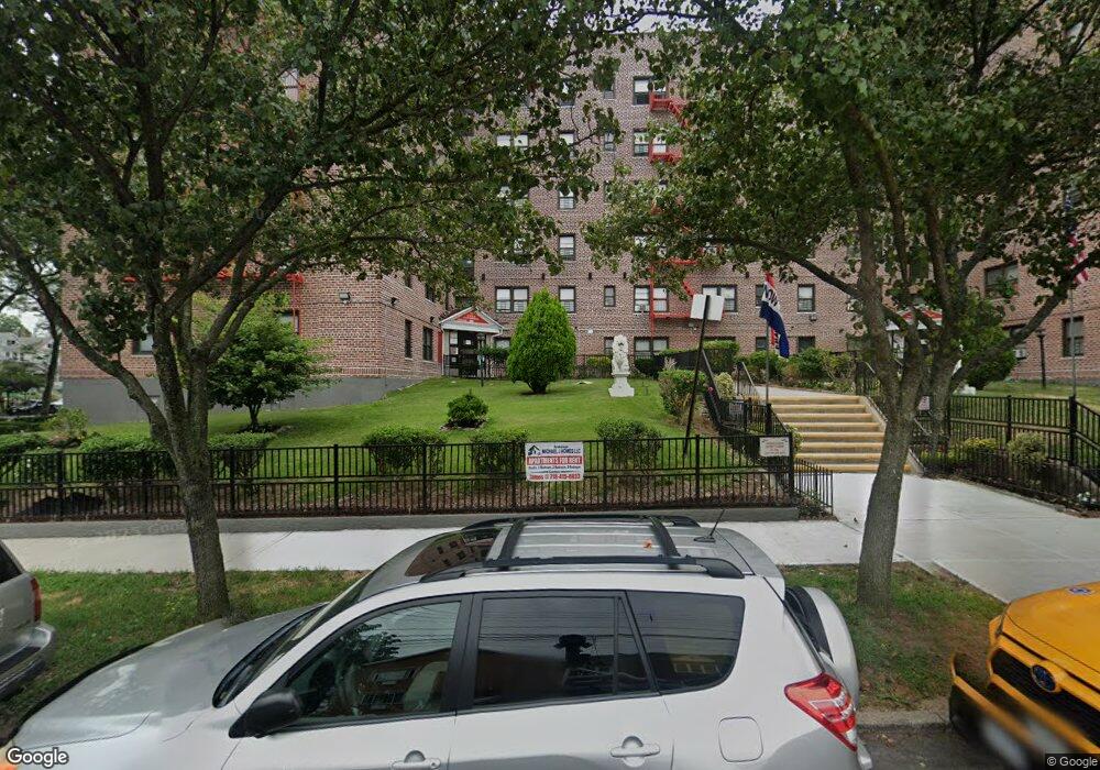 9150 195th St, Jamaica, NY 11423 - photo 1