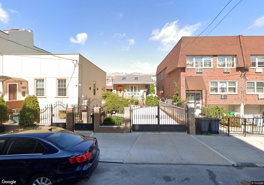 2534 44th St, Astoria, NY 11103 - photo 1