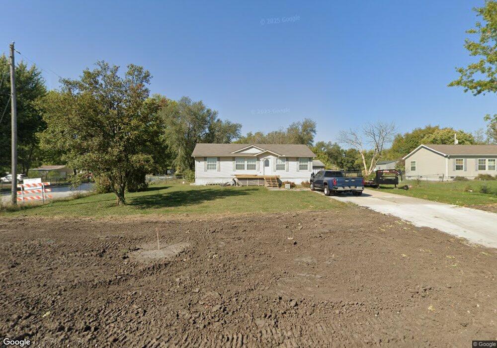 902 N Ward Rd, Raymore, MO 64083 - photo 1