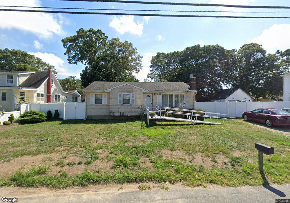 136 43rd St, Copiague, NY 11726 - photo 1