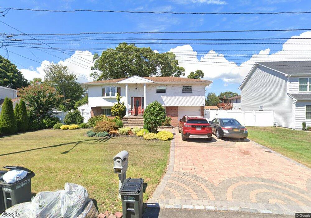 9 Feustal St, Lindenhurst, NY 11757 - photo 1
