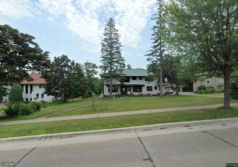 54 E Kent Rd, Duluth, MN 55812 - photo 1