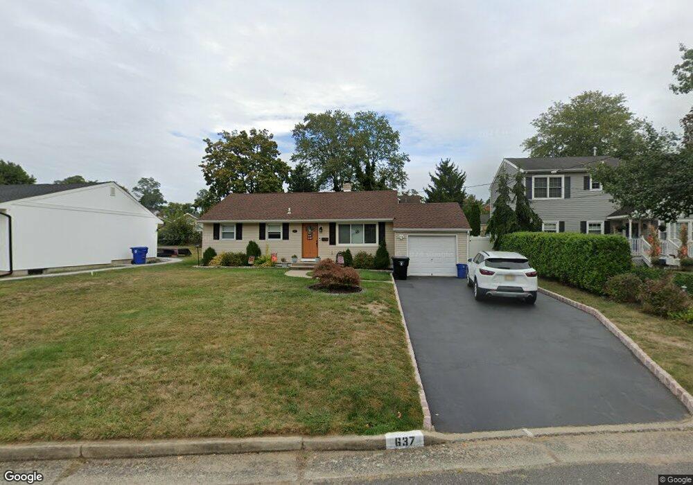 637 Brookside Dr, Belford, NJ 07718 - photo 1