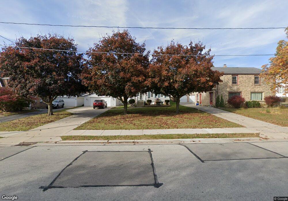 1122 N 8th St, Manitowoc, WI 54220 - photo 1