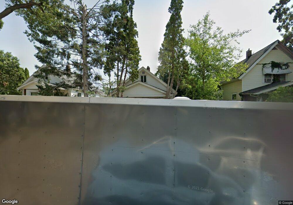 1052 12th St NE, Cedar Rapids, IA 52402 - photo 1