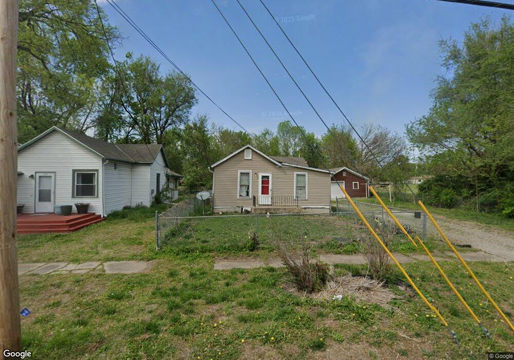 2406 SW 2nd St, Topeka, KS 66606 - photo 1