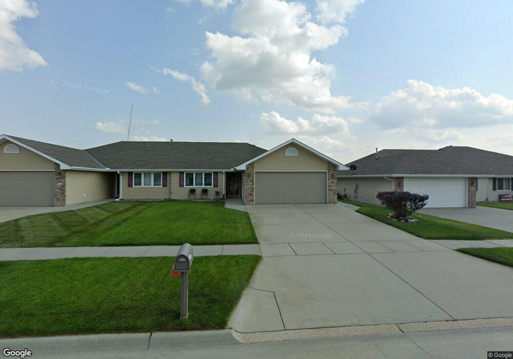 908 Larayne Ln, Norfolk, NE 68701 - photo 1
