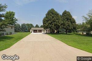 2017 1st St, Hull, IA 51239