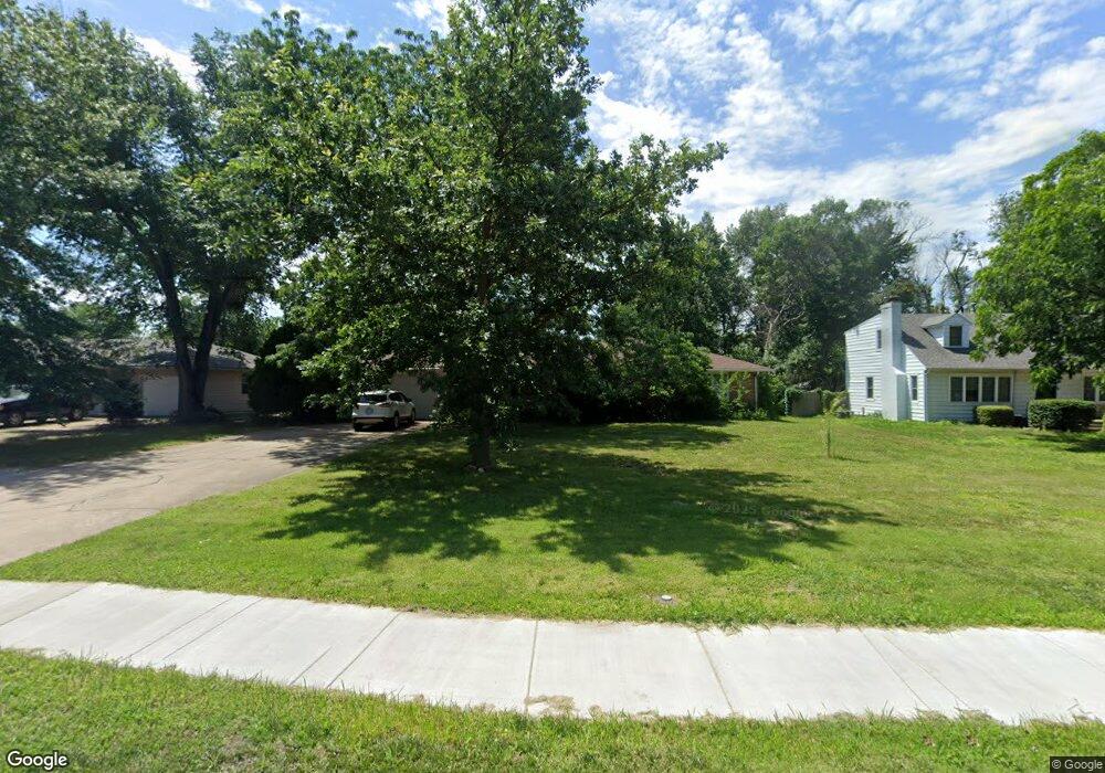 1721 SW 37th St, Topeka, KS 66611 - photo 1