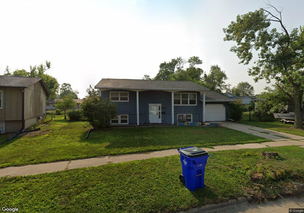 4518 Pineview Dr NE, Cedar Rapids, IA 52402 - photo 1