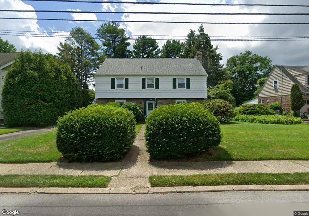 2060 Maplewood Ave, Abington, PA 19001 - photo 1