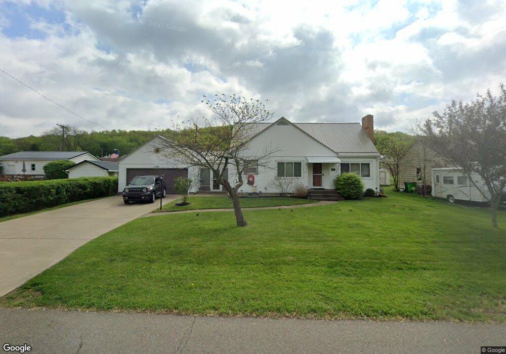 813 Fairview Blvd, Coshocton, OH 43812 - photo 1