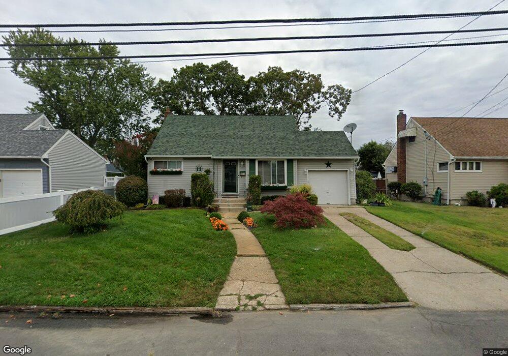 246 28th St, Lindenhurst, NY 11757 - photo 1