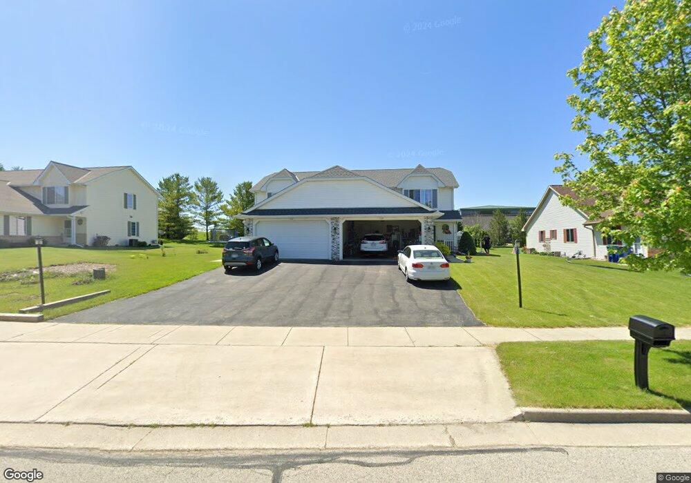1129 Ellys Way, Slinger, WI 53086 - photo 1