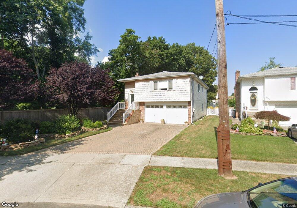 1987 Seamans Neck Ct, Seaford, NY 11783 - photo 1