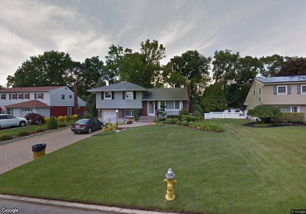 23 Crabapple Ln, ComMacK, NY 11725 - photo 1