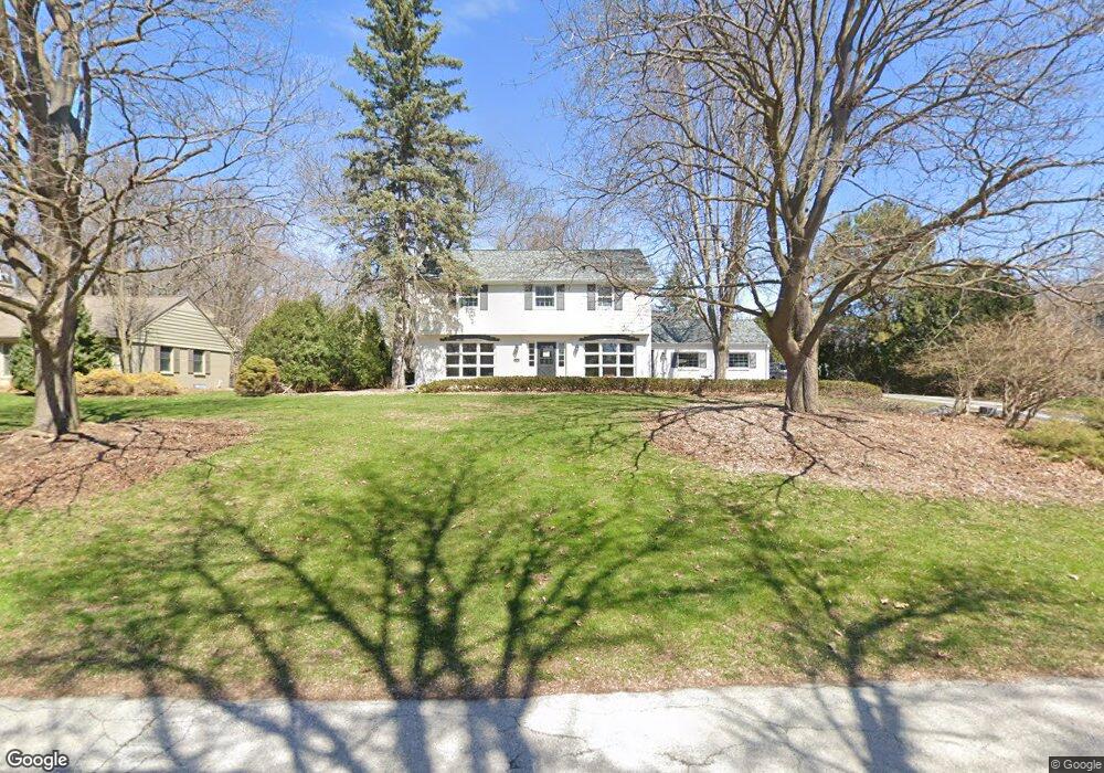 13150 Oakhurst Dr, Elm Grove, WI 53122 - photo 1