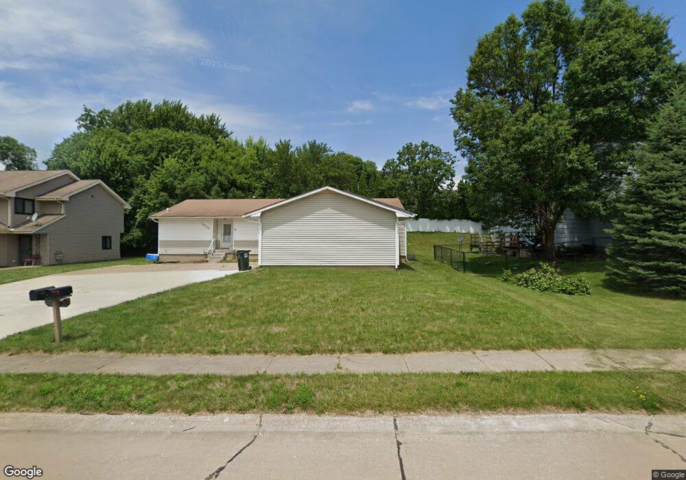 2032 E 38th St, Davenport, IA 52807 - photo 1
