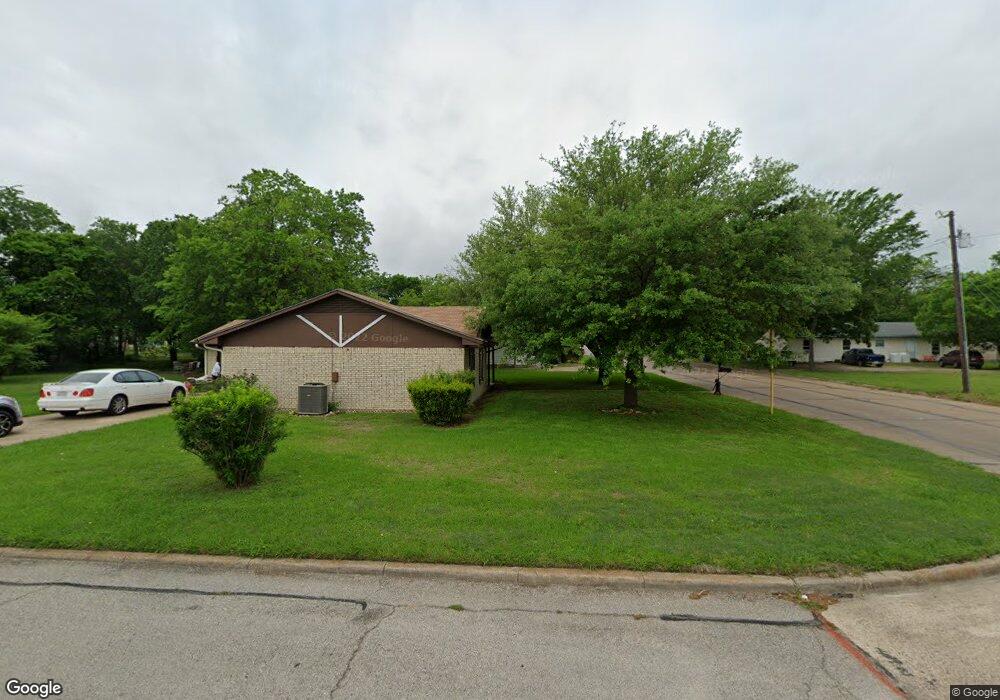 805 E Martin Luther King Dr, Ennis, TX 75119 - photo 1