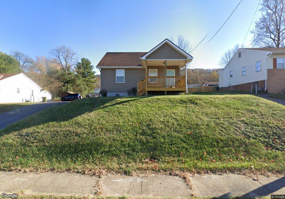 1224 S Delphine Ave, Waynesboro, VA 22980 - photo 1