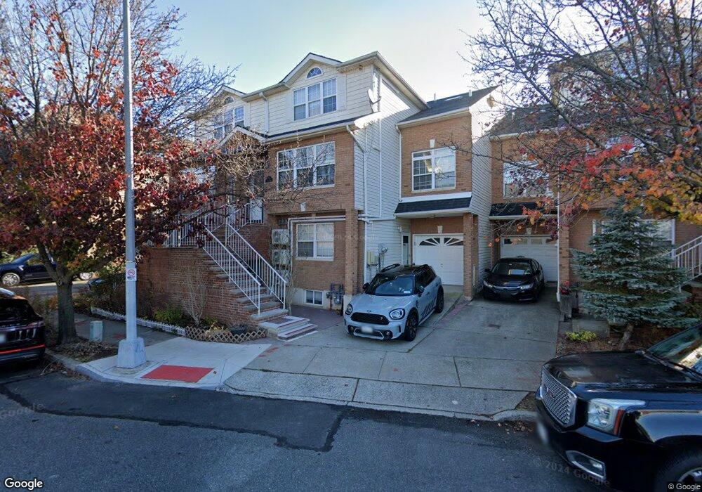 117 Essex Dr, Staten Island, NY 10314 - photo 1