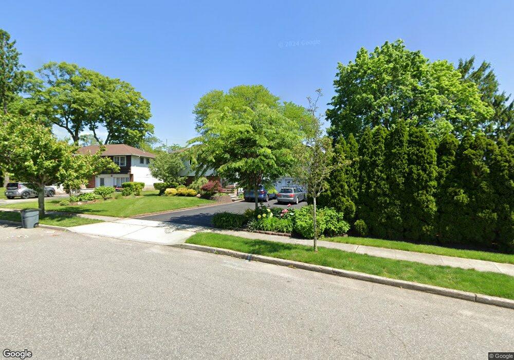 11 Brian St, ComMacK, NY 11725 - photo 1