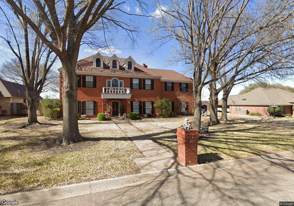 1606 Stonegate Dr, Cleburne, TX 76033 - photo 1