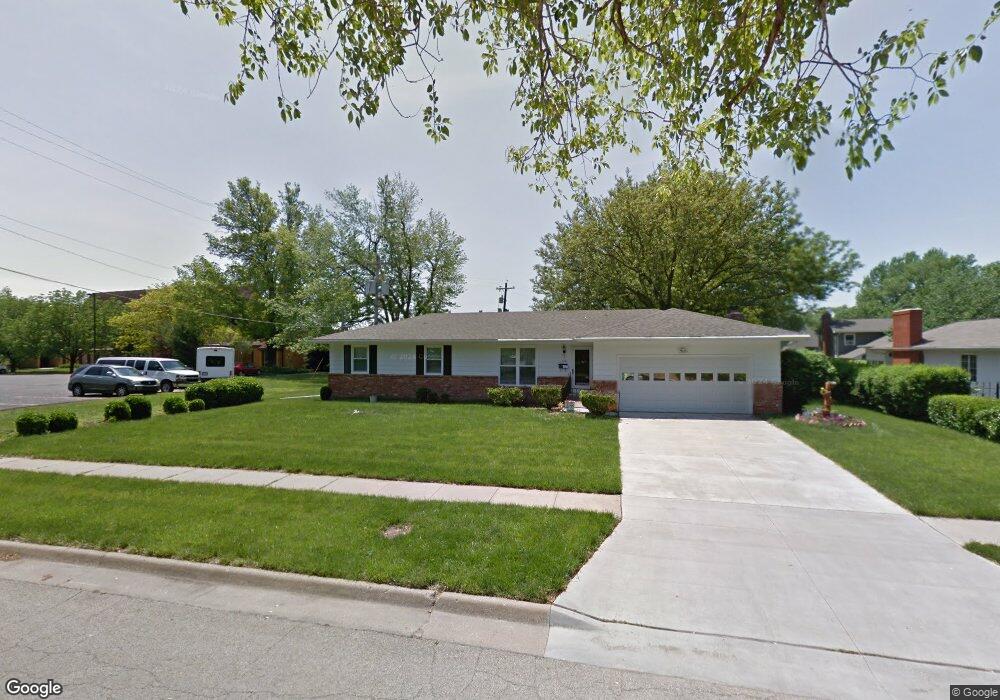1701 SW 32nd St, Topeka, KS 66611 - photo 1
