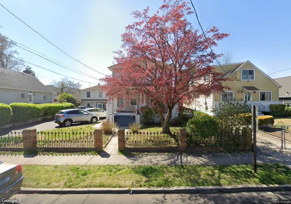 23 Edgewood Rd unit Cottag, Port Washington, NY 11050 - photo 1