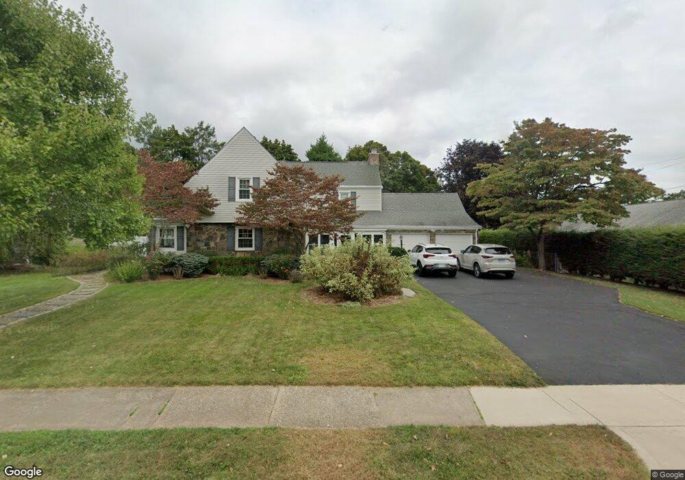 52 Rockledge Dr, West Hartford, CT 06107 - photo 1