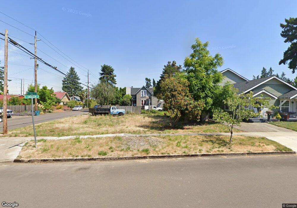1201 E 5th St, Newberg, OR 97132 - photo 1