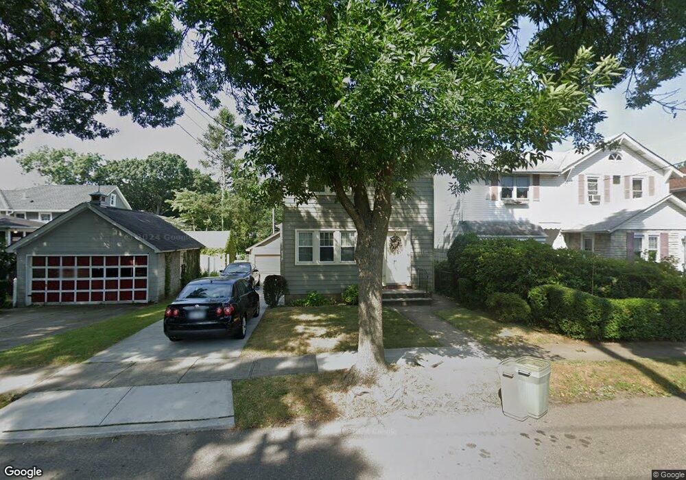 36 Daisy Ave, Floral Park, NY 11001 - photo 1