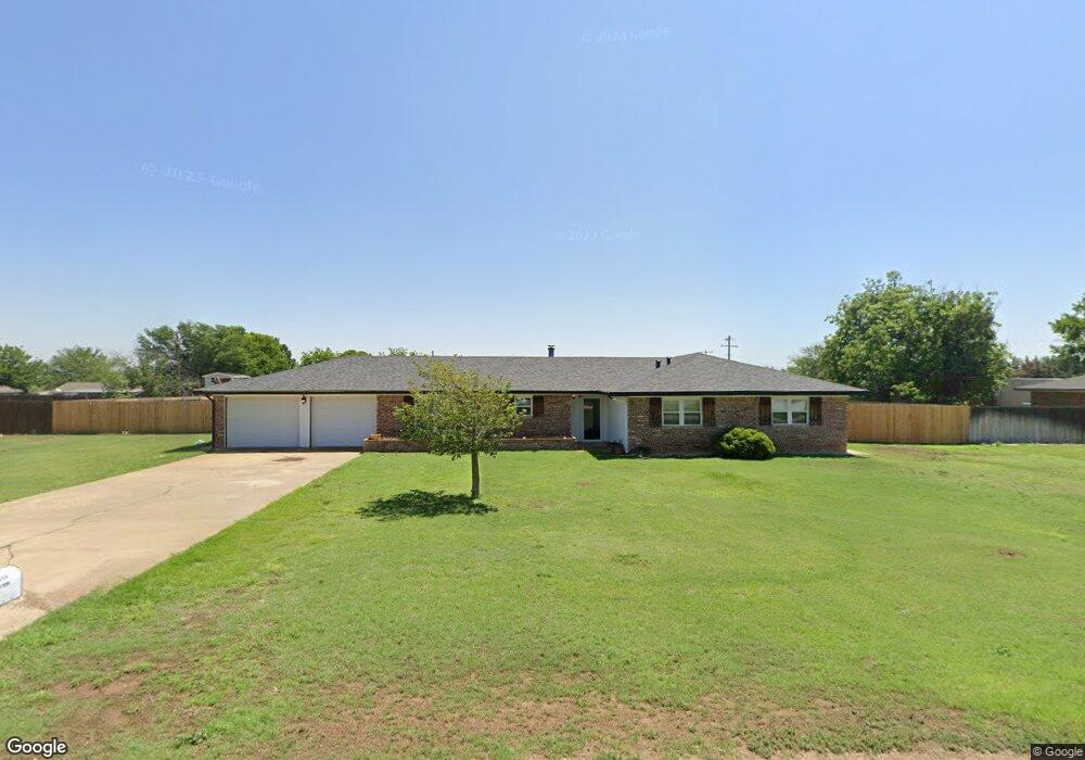 1402 Kings Row, Plainview, TX 79072 - photo 1
