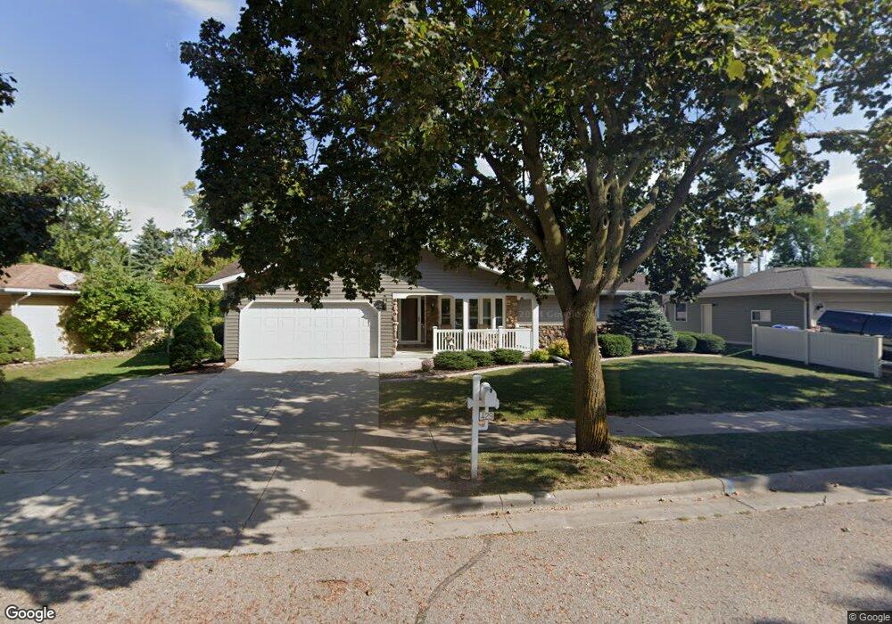 429 Jerelyn Ct, Combined Locks, WI 54113 - photo 1