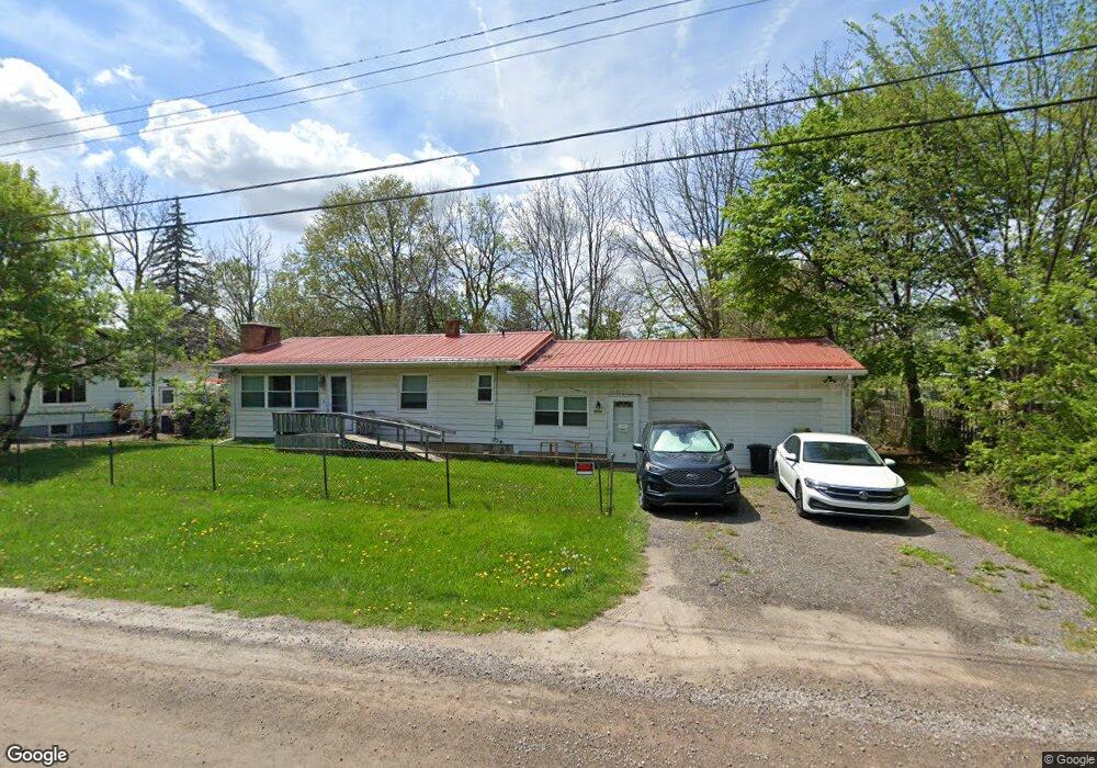 2034 Algonac Dr, Flint, MI 48532 - photo 1