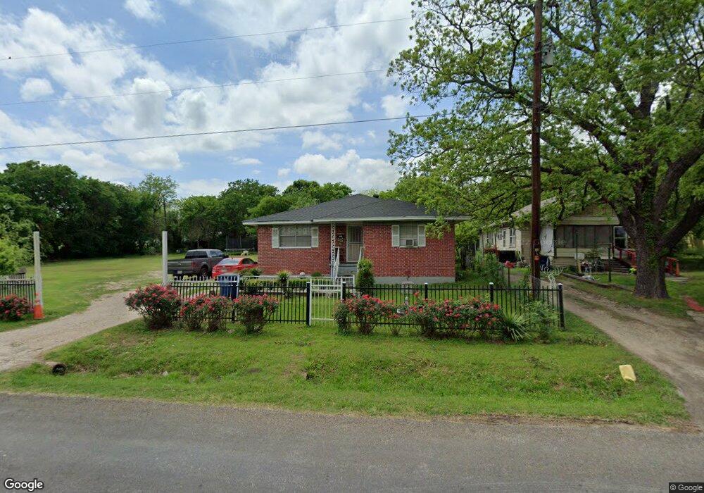 811 N Breckenridge St, Ennis, TX 75119 - photo 1